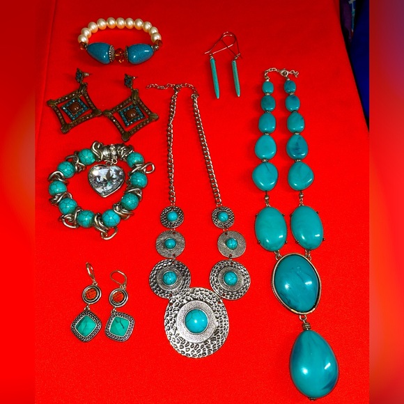 Assortment of Turquoise Accessories - Picture 1 of 1